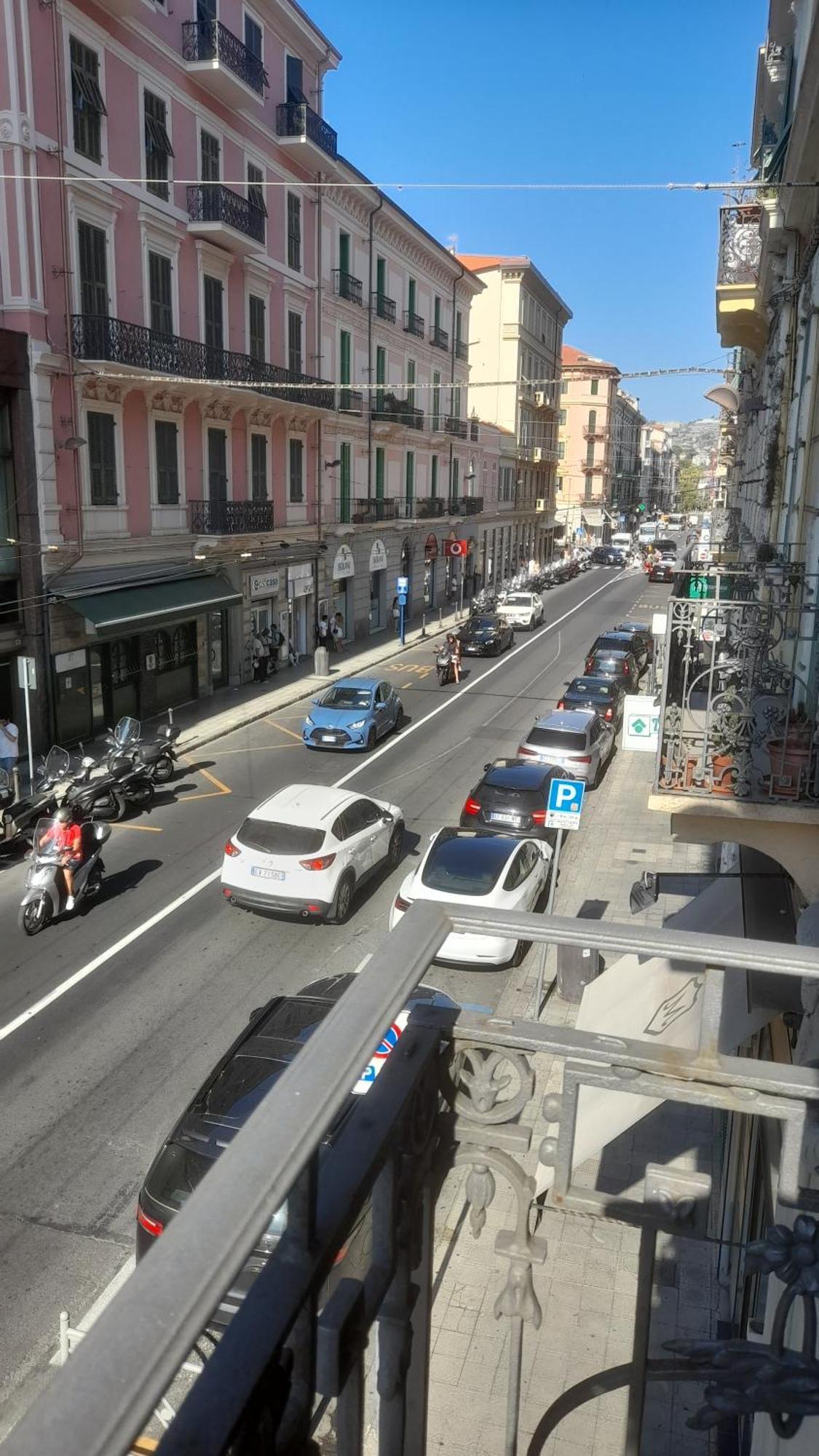 Appartamento Centralissimo Sanremo Luaran gambar