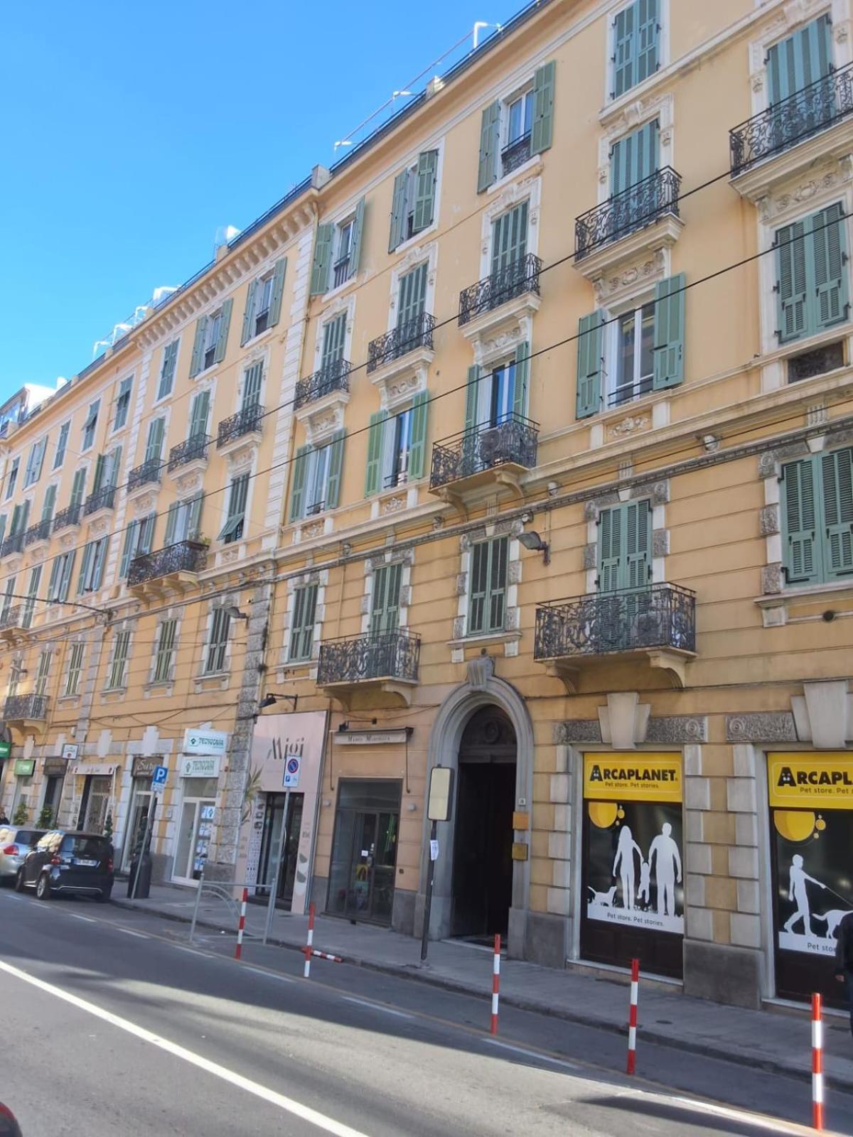 Appartamento Centralissimo Sanremo Luaran gambar